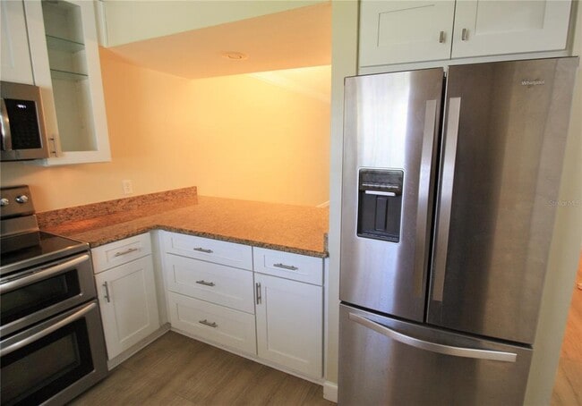 Building Photo - 1098 Villa Ln