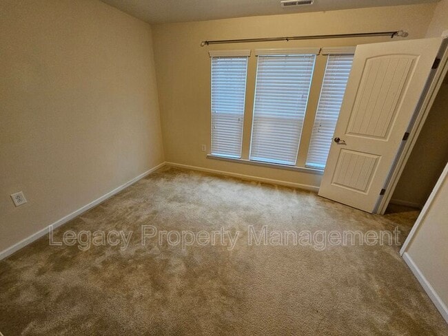 Foto del edificio - 1024 Saffron Lp