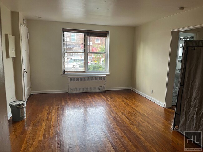 Building Photo - Large One Bedroom in Auburndale/Bayside NY
