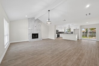 Building Photo - 16115 Little Cypress Ln