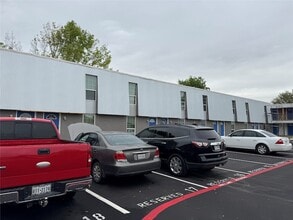 Building Photo - 357 NW Newton Dr