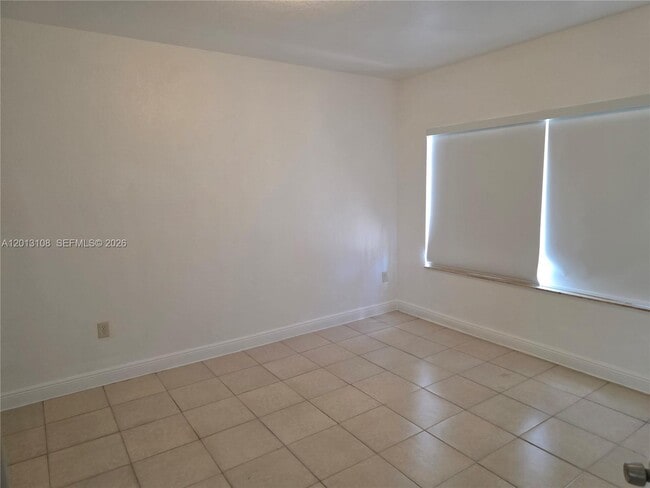 Building Photo - 1351 NW 9th Ct