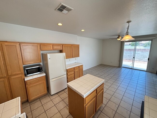 Foto del edificio - Beautiful 3Bed/2Bath Single Story Home loc...