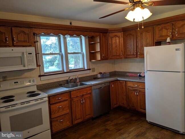 Foto del edificio - 2145 Pleasant View Rd