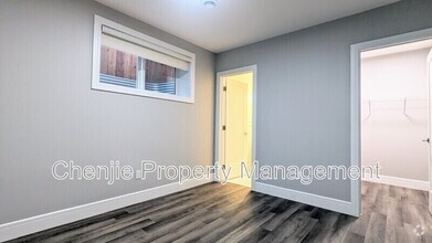 Building Photo - 10881-10875 75 Ave NW