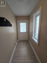 Building Photo - 72 CASTLE GLEN Crescent