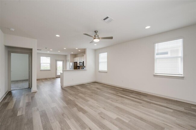 Foto del edificio - 8004 Linnie Ln