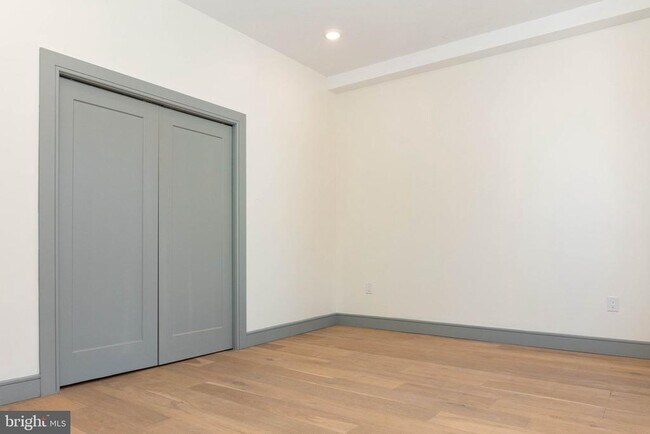 Foto del edificio - 327 S 16th St