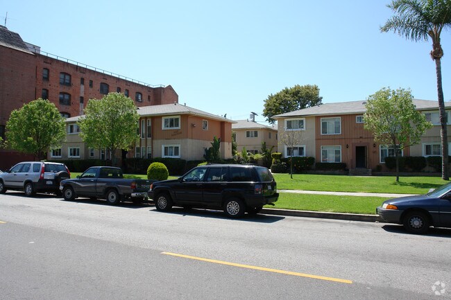 Building Photo - 261 S New Hampshire Ave