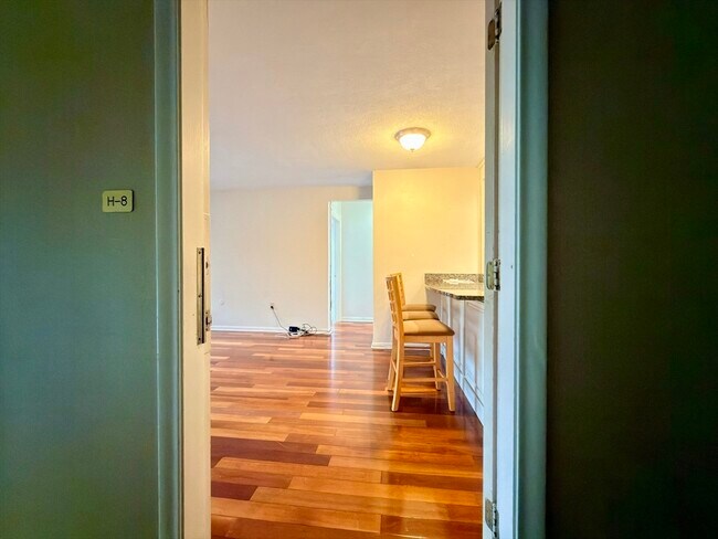 Foto del edificio - 1323 Worcester Rd
