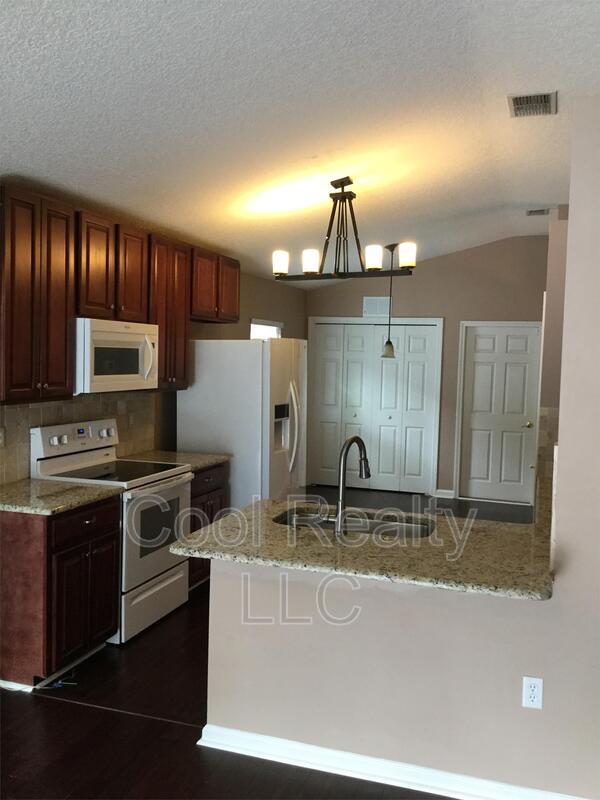 Foto del edificio - 15481 Turkoman Cir