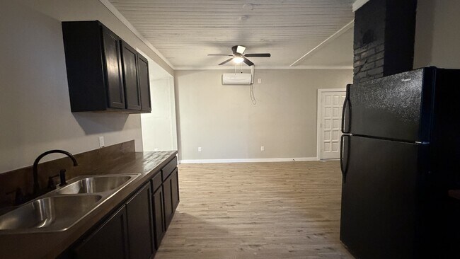 Foto del edificio - 1401 Monterey St