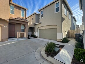 Building Photo - 3845 Lookout Dr