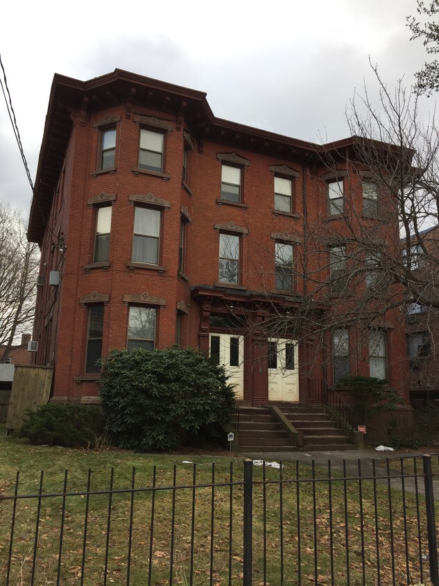 54 Willard St, Hartford, CT 06105 Condo for Rent in Hartford, CT