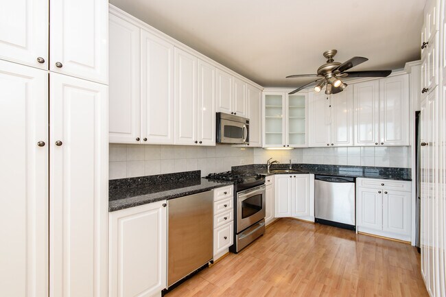 Foto del edificio - 3200 N Lake Shore Dr