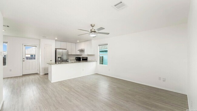 Foto del edificio - 3431 Manoway Bay