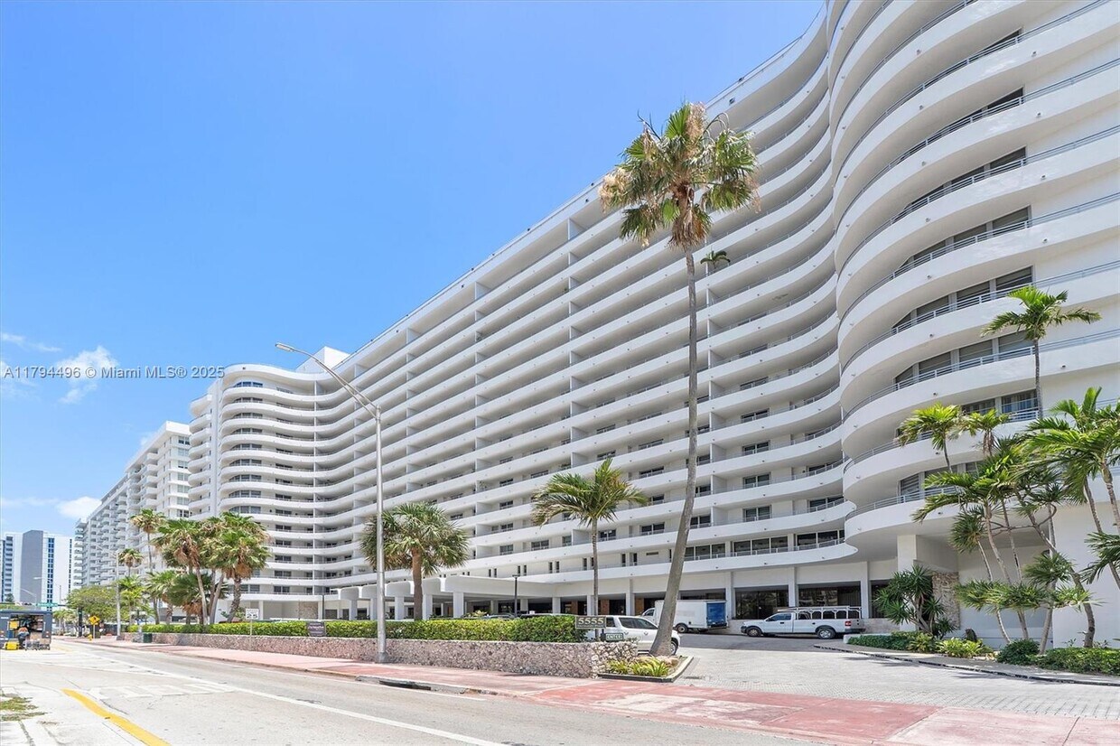 Foto principal - 5555 Collins Ave