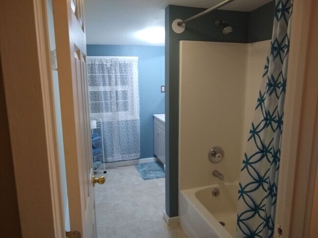 Foto del edificio - Close to Downtown Upper Level Apartment