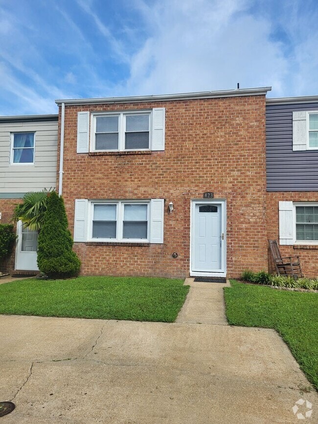 Building Photo - 423 Burr Oak Ct