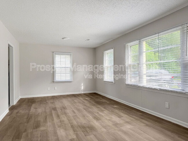 Building Photo - 17 Stratton Dr