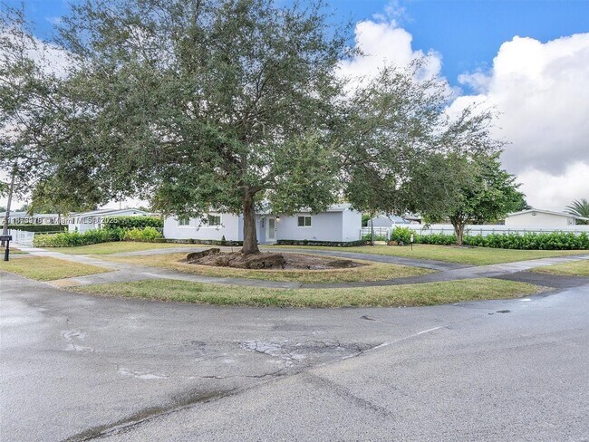 Building Photo - 17320 NW 80th Ave