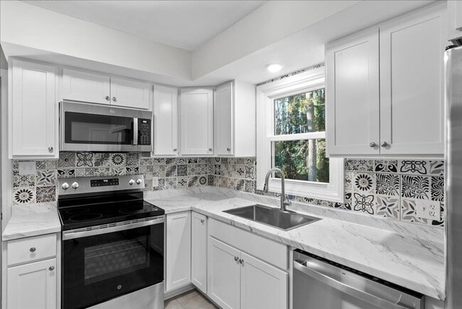 Building Photo - Lovely 3 Bedroom / 2 Bathroom Renovated Ranch Home for Rent