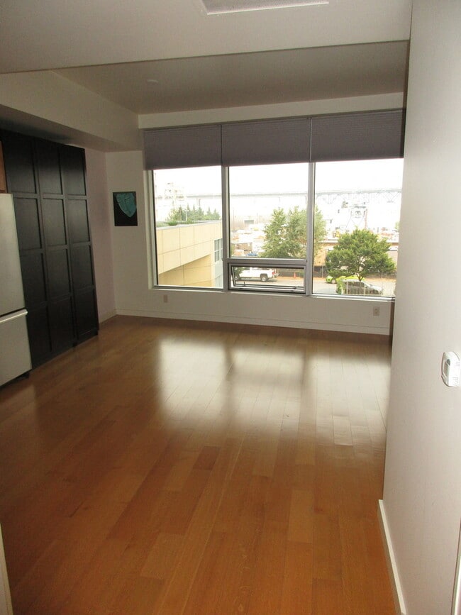 Photo - Meriwether West - North facing studio with river/bridge views/parking/amenities/utilities Apartment