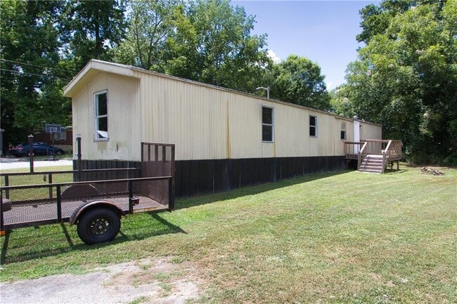 Building Photo - 340 Towler St
