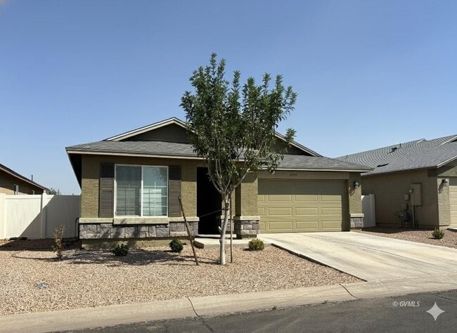 Building Photo - 1075 Gila Dr