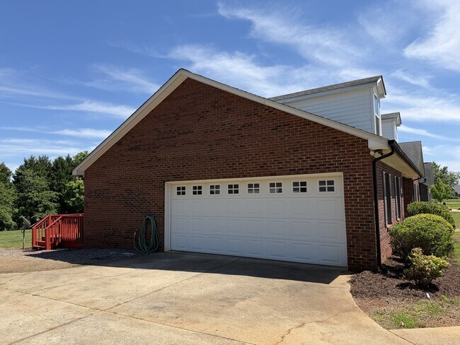 Foto del edificio - 236 Meadow Oaks Dr