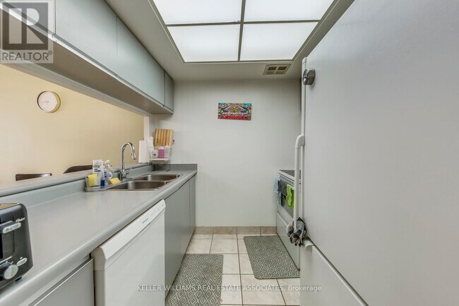 Building Photo - 250-250 Webb Dr