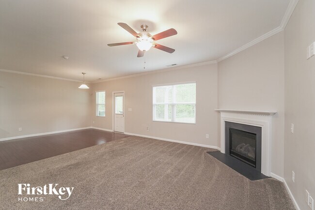 Foto del edificio - 8739 Balsam Bay Rd