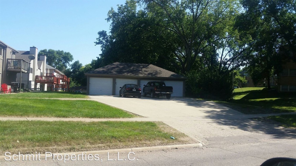 Building Photo - 3017 Viking Dr