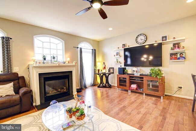 Building Photo - 42415 Redstone Terrace