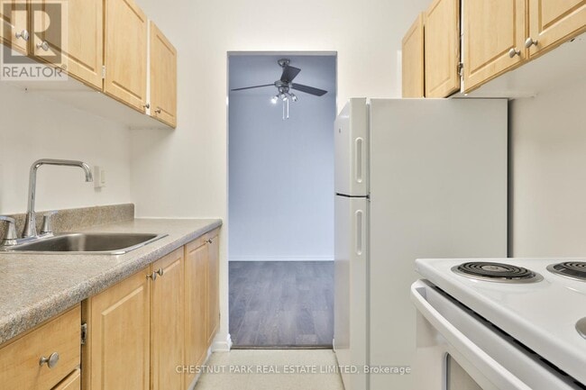 Building Photo - 888 Glen St