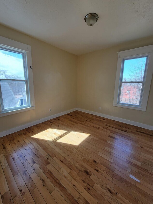 Foto principal - 102 Plymouth St