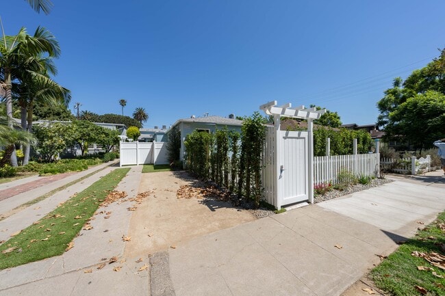 Building Photo - Penmar Bungalows