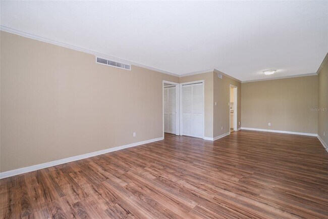 Foto del edificio - 295 Wymore Rd