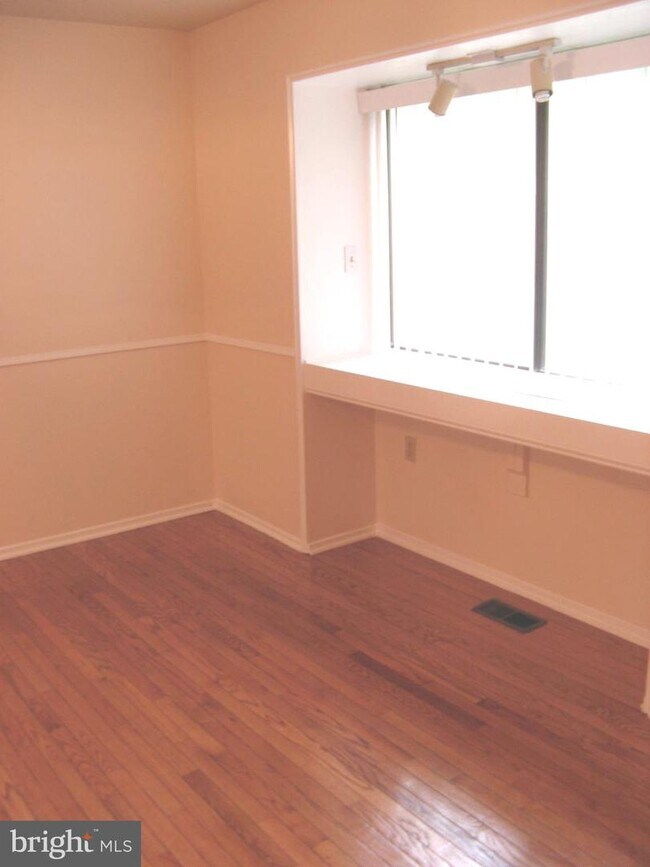 2946 Jermantown Rd, Oakton, VA 22124 Townhome Rentals in Oakton VA