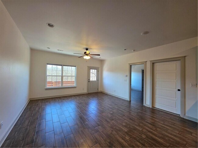 Building Photo - 8 Horncastle Dr