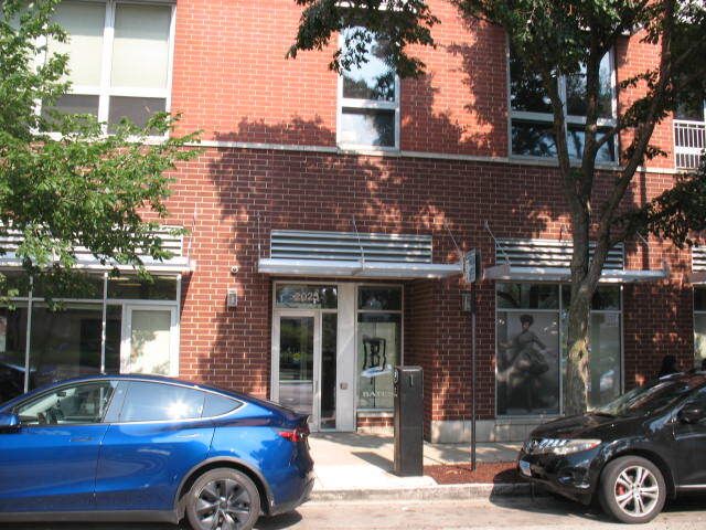 Building Photo - 2025 S Indiana Ave