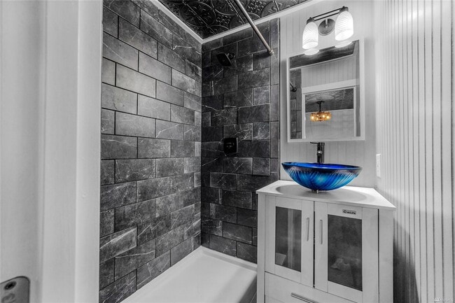 Building Photo - 10221 16th Ave E