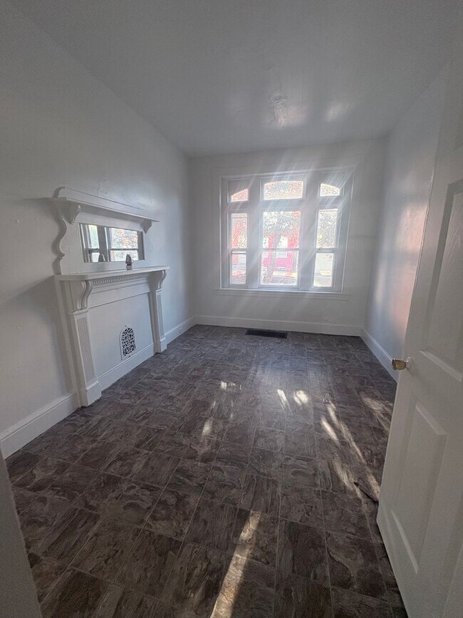 Foto del edificio - 1 Bedroom Apt Located in the York City