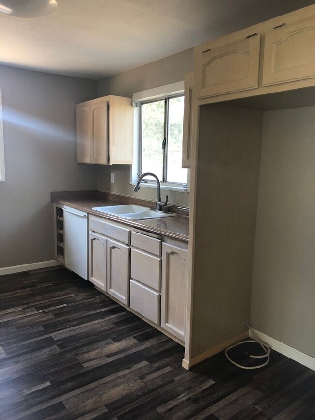 Foto del edificio - 3bed / 1 ba house in Yuba City