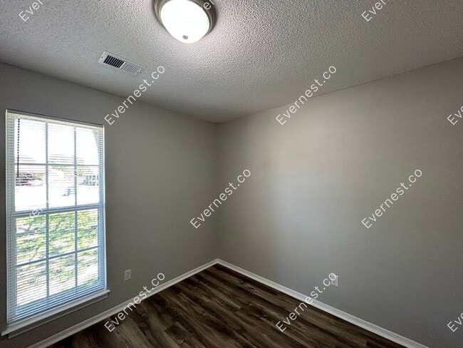 Building Photo - 6205 Somerset Cove