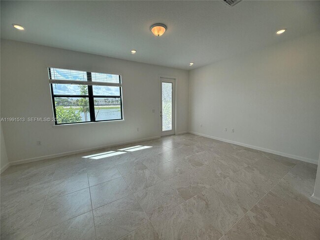 Foto del edificio - 4286 Efendi Dr