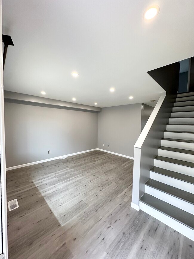 Building Photo - 9910 Grange Dr