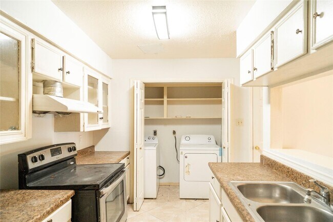 Foto del edificio - 12356 Newbrook Dr