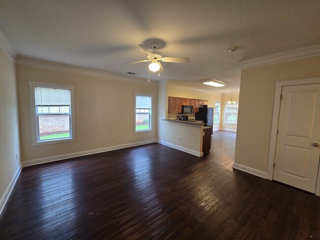 Foto del edificio - 2140 Lakeside Dr