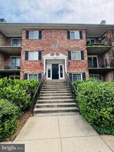 Building Photo - 1531 Colonial Dr